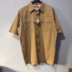 NWT Wrangler size large short sleeve‎ button  down mens shirt